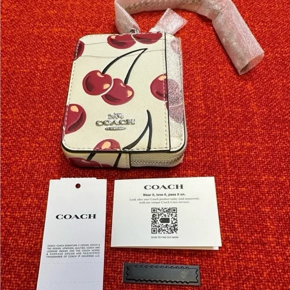 ❤️❤️❤️Coach zip card case with cherry print/silver tone hardware ❤️❤️❤️ - Picture 2 of 12